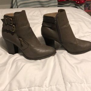 Ankle boot/high heel